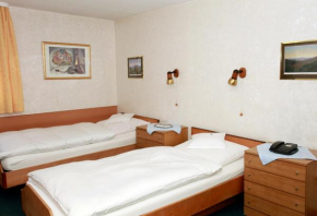 Отель Hotel Haus Isenburg  Ной-Изенбург